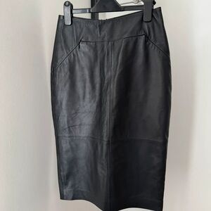 Chic Black Leather Pencil Skirt